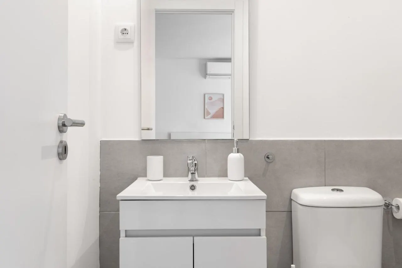 Altido Stylish 2-Level Flats Near Ajuda Palace Lisbon 0*,